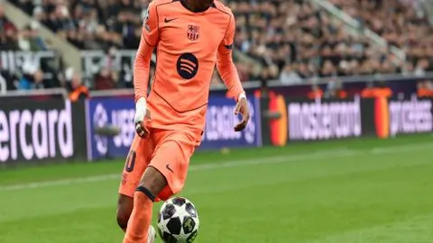 《热刺求贤若渴！纳布里转会传闻升温，拜仁续约蓝图已绘，续约两年成定局？》